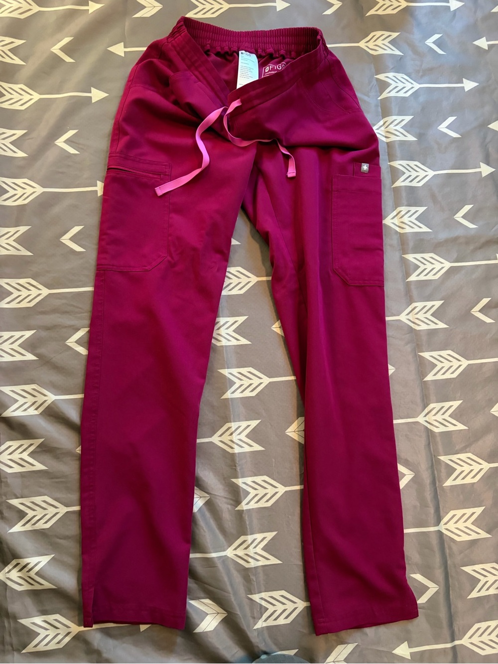 Figs Technical yola Xs Scrub Pants in Deep Magenta
